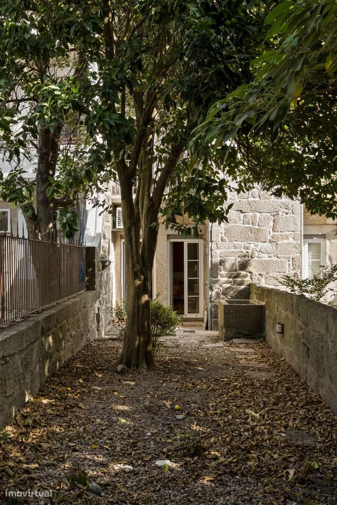 Apartamento T1 com jardim privado, na Rua Bonjardim-15