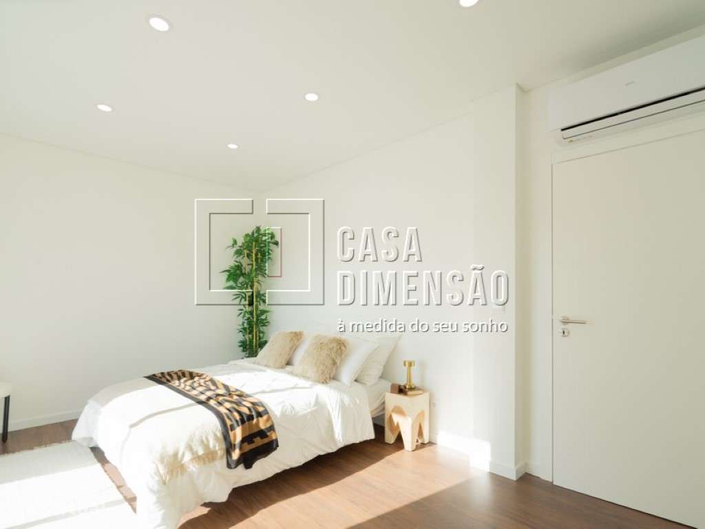 Moradia de tipologia T4+2 na melhor zona da Sobreda, com Piscina, G...-56