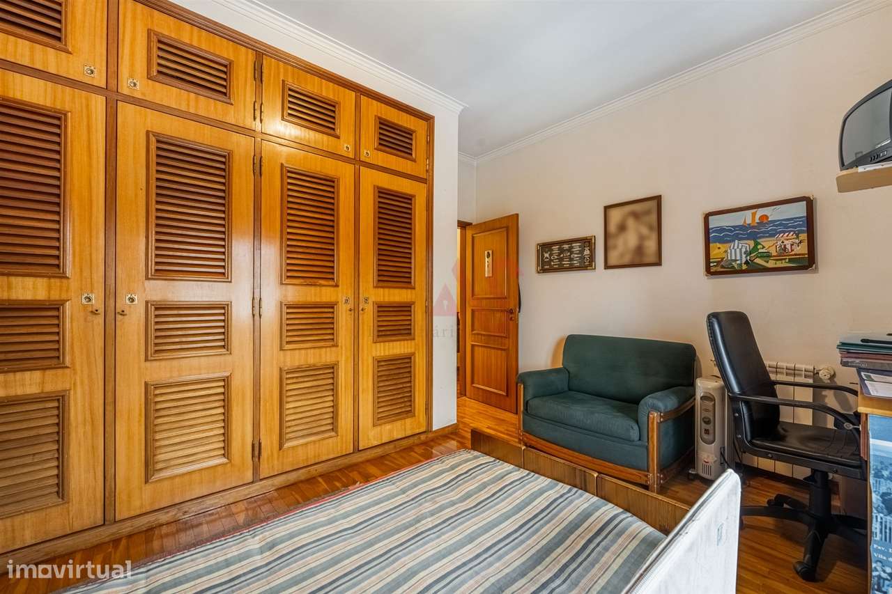 Moradia T3+1 | Sala comum e de jogos | Cozinha equipada | Capoto | Pon-24