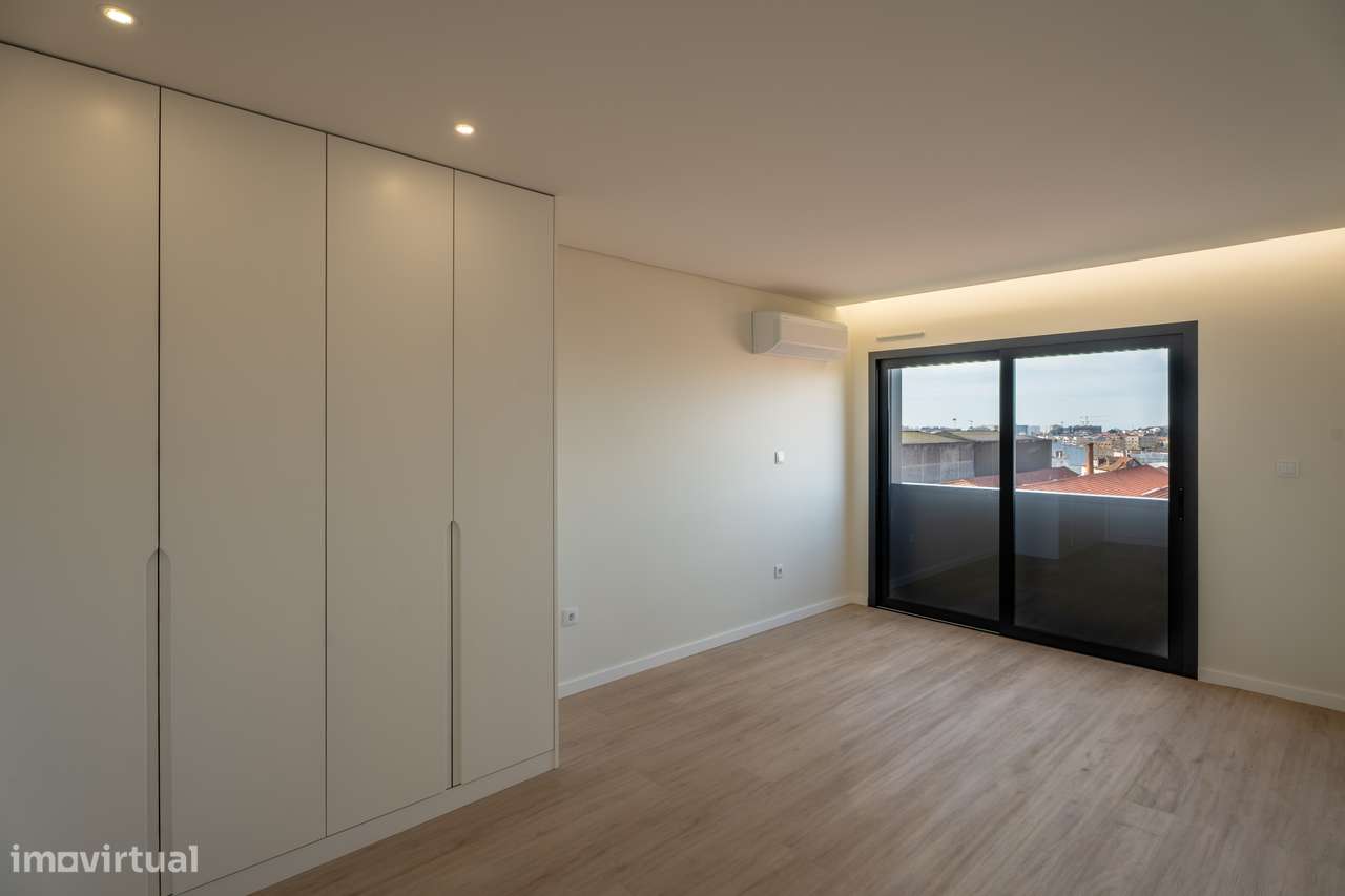 Apartamento T3 com 140 m2 mais 16m2 de varanda e garagem-23