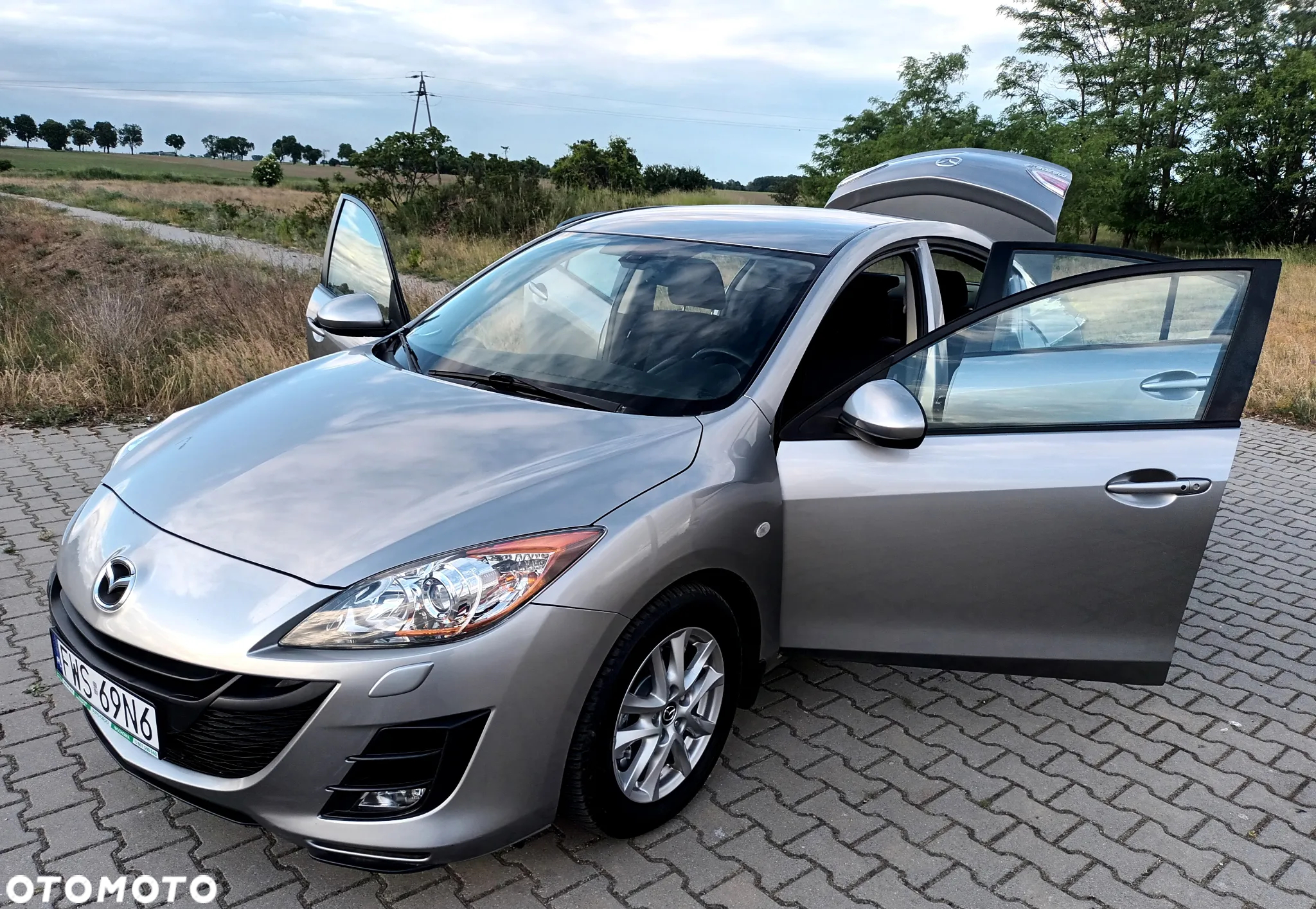 Mazda 3 2.0 Exclusive + - 15