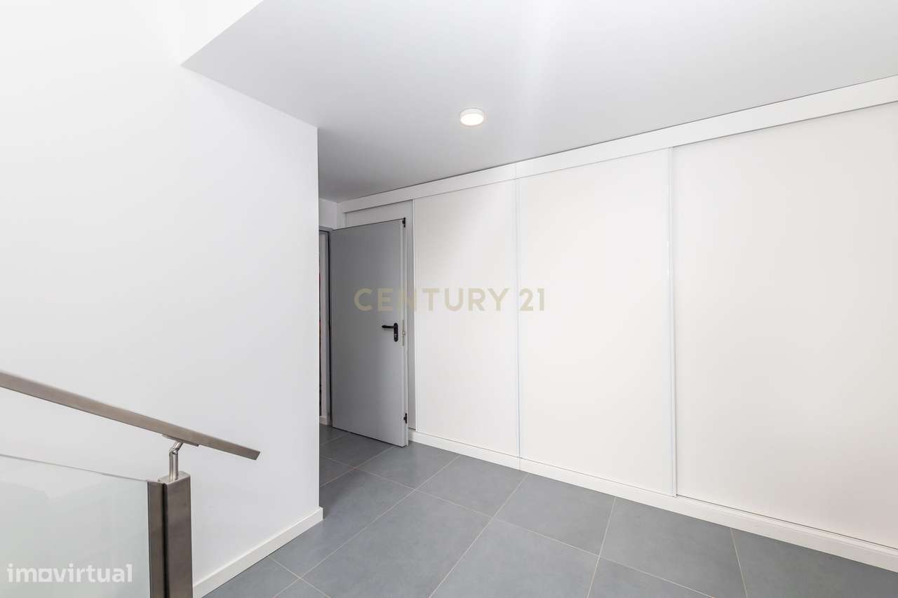 Moradia Isolada T4 de Prestígio – Bairro de São João, Sobreda-55