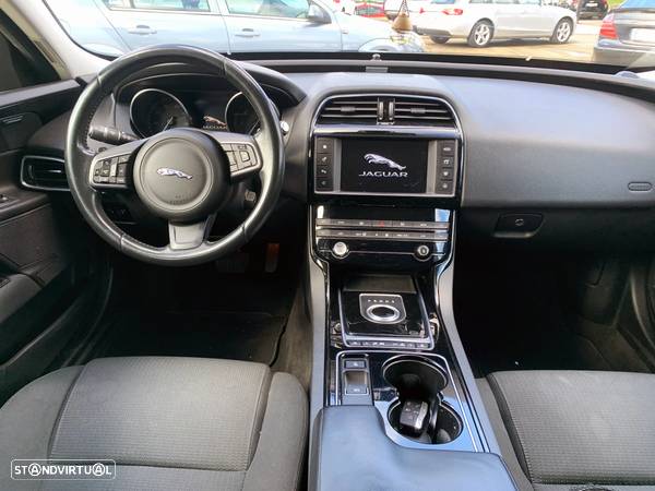 Jaguar XE 2.0 D Prestige Aut. - 12