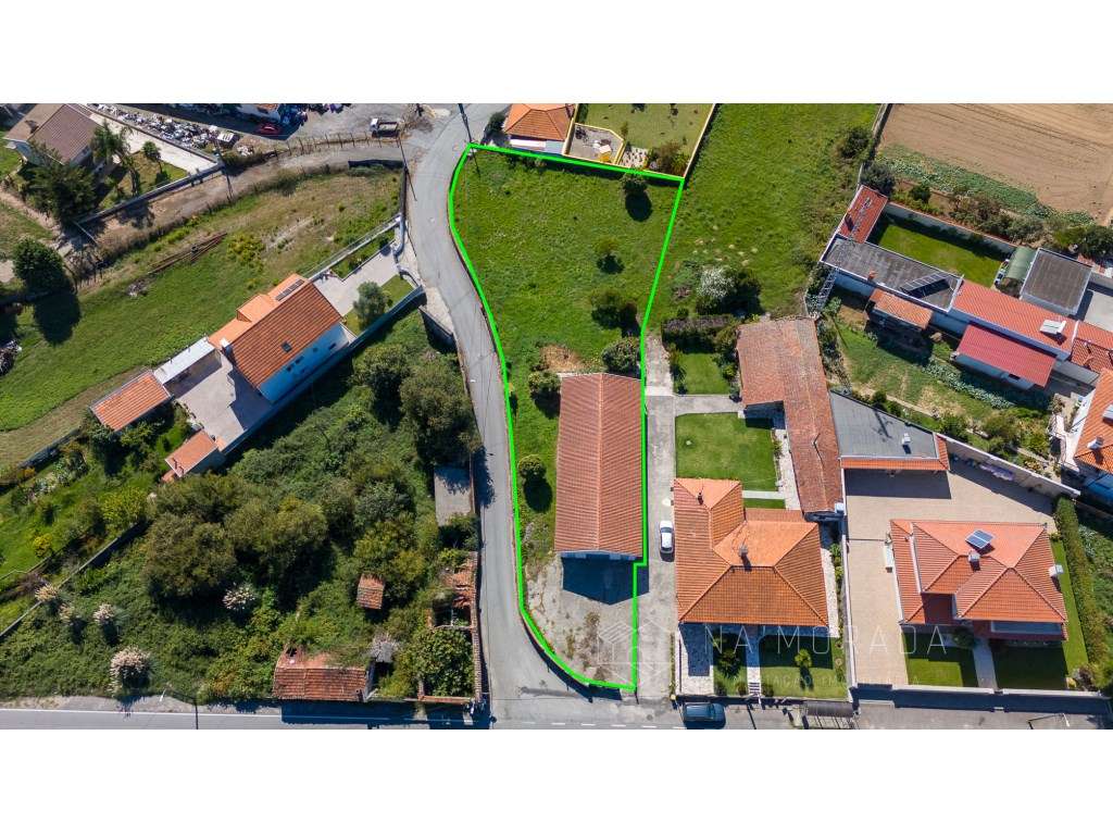 Armazém para venda na Rua de Beire, São João de Ver-1