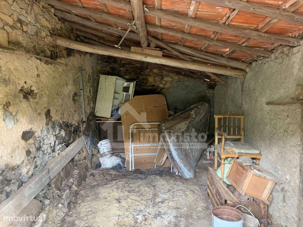 Moradia T4 para recuperar em Campelo, Figueiró dos Vinhos-5
