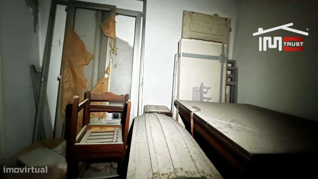 Prédio Habitacional Rés-do-Chão e 1º andar no Centro do Montijo - P...-24