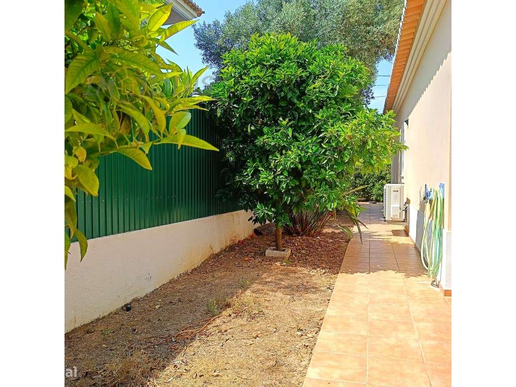 Moradia com piscina e jardim em Carvoeiro-16