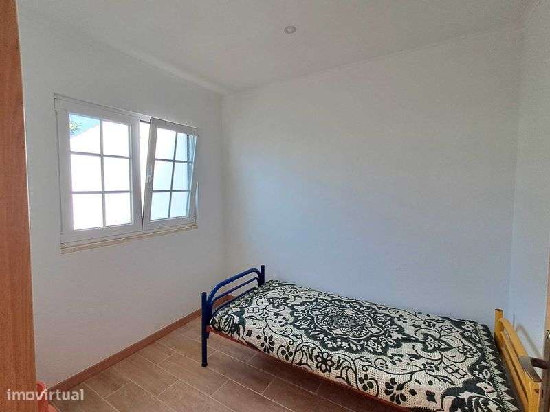 Moradia com quintal e anexo - Grande imagem: 4/12