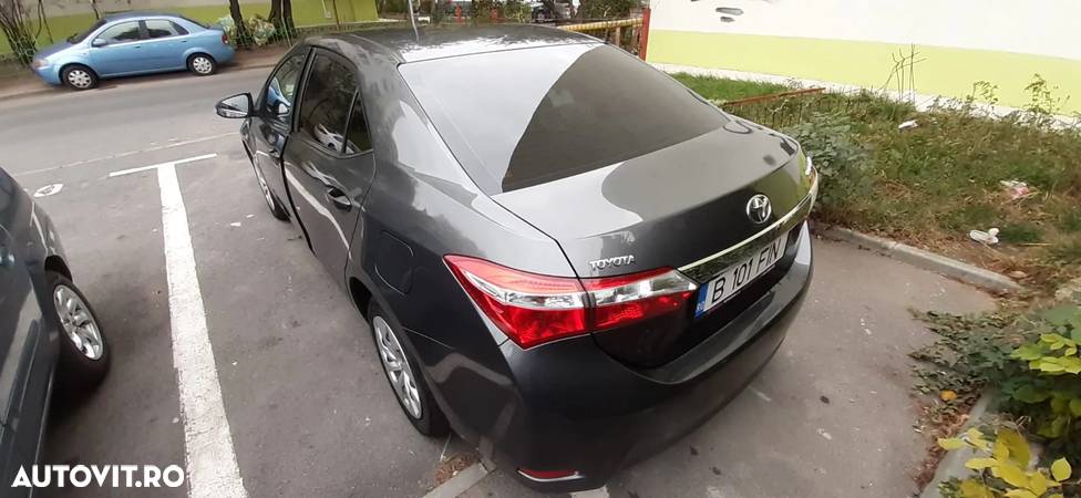 Toyota Corolla 1.6 Luna - 2