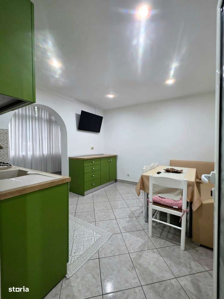 De vanzare 2 camere si balcon, etaj 1, mobilat și utilat,zona centrala - Imagine principală: 2/9