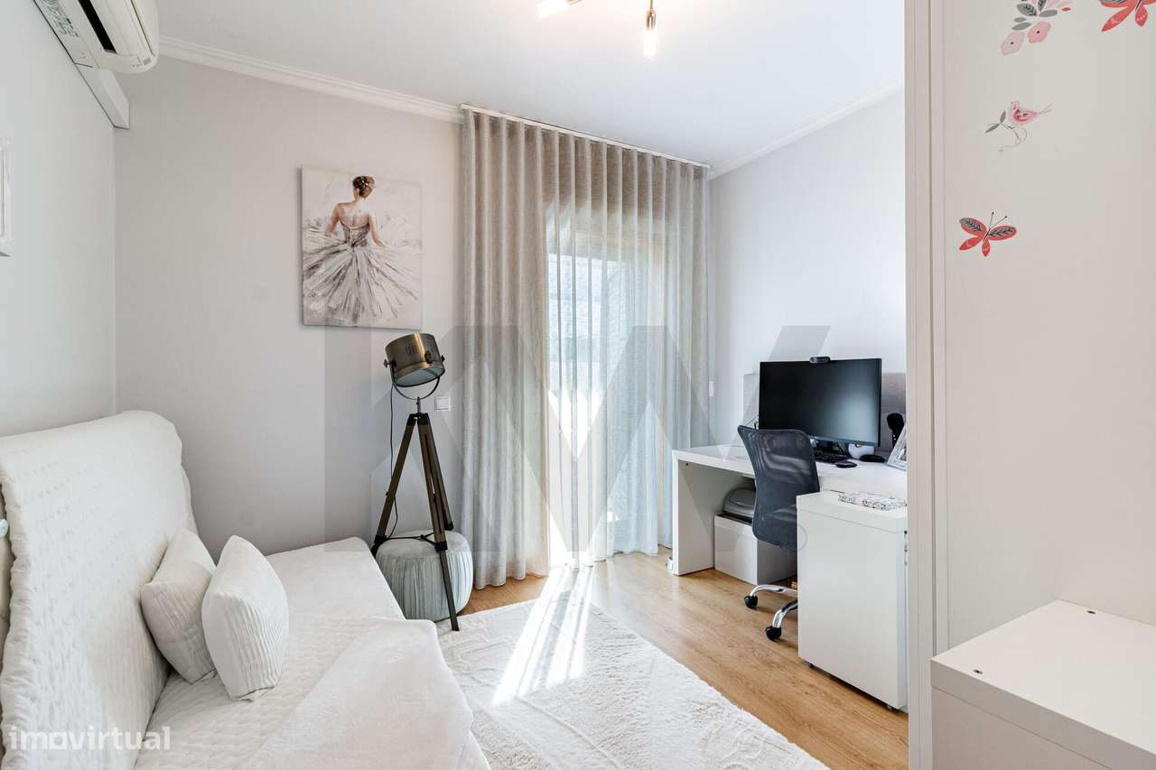 MORADIA EM BANDA T3-22