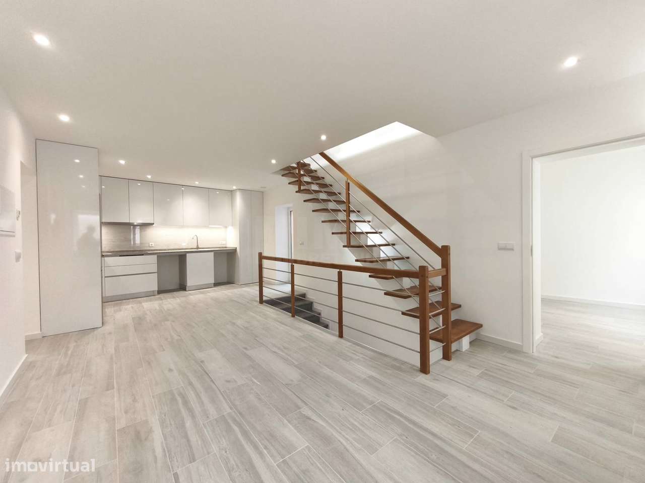 T2 Duplex Totalmente Remodelado - Centro de Anadia - Grande imagem: 2/22