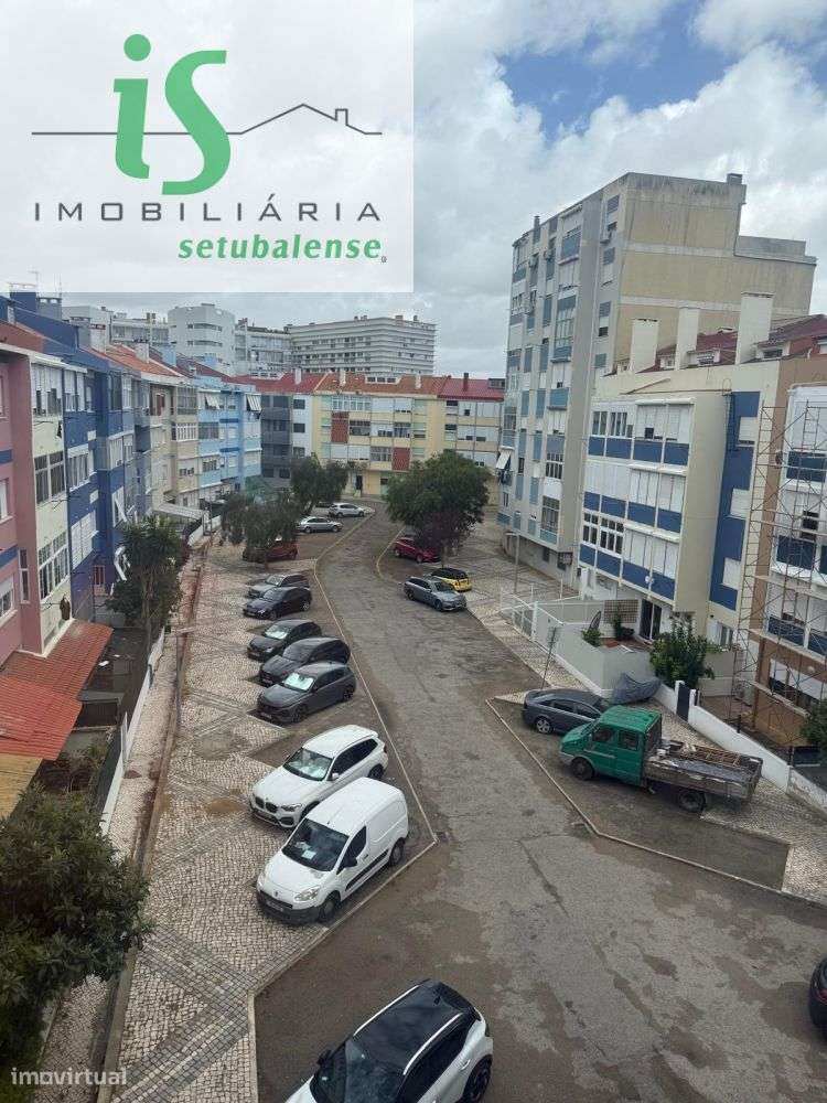 APARTAMENTO T3 NO MONTALVÃO EM SETÚBAL (3º ANDAR SEM ELEVADOR EXCEL-25