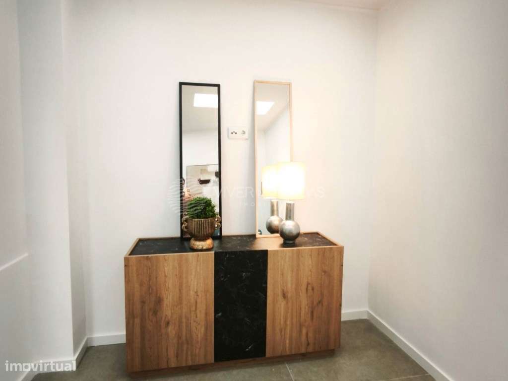 Apartamento T3 totalmente remodelado, com arrecadação, em Benfica.-6