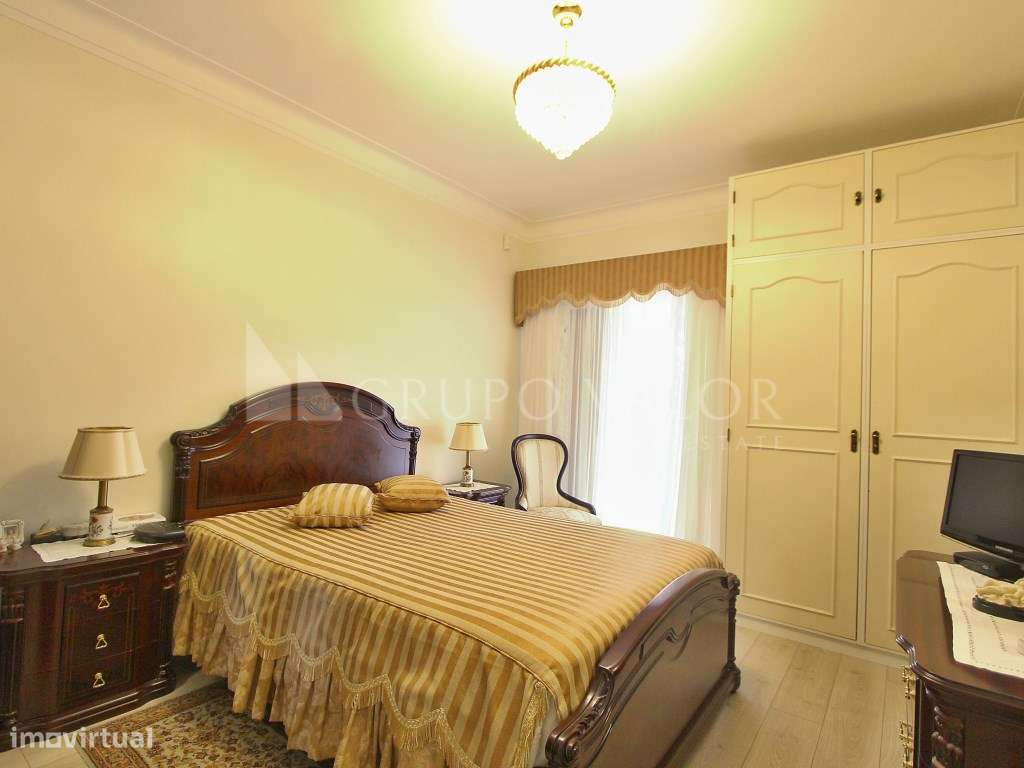 Moradia T4 com Garagem e Logradouro de 200m2 - Algueirão Mem Martins-18