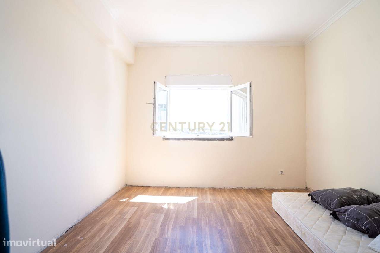 Apartamento T2 em remodelação | Casal de São Brás | Amadora-7