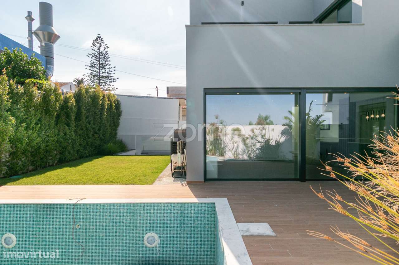 Moradia T3 com Piscina e Jardim no Zambujeiro – Alcabideche-29
