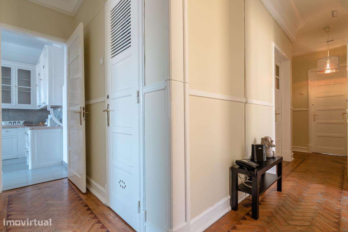 Quarto - localizado em Intendente Lisbon - Grande imagem: 4/10