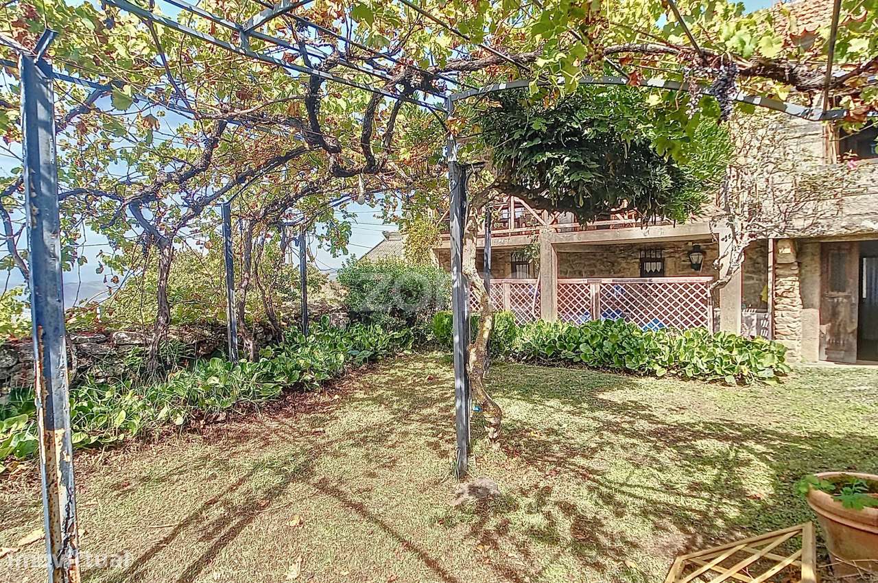 MORADIA T4 + T1 - Grande imagem: 3/17