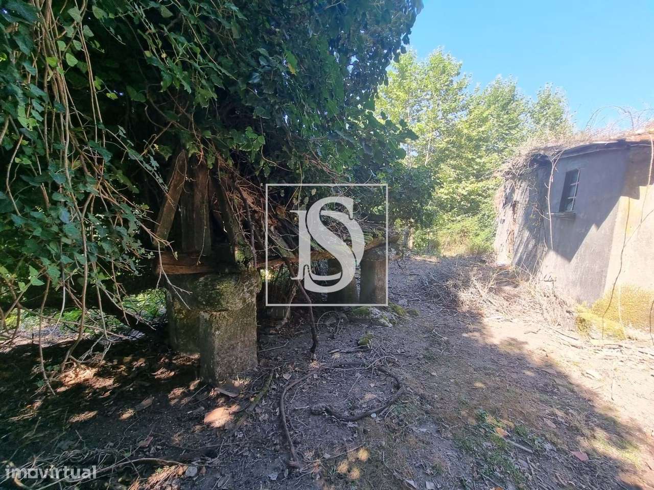 Moradia Em Pedra Para Restauro-16