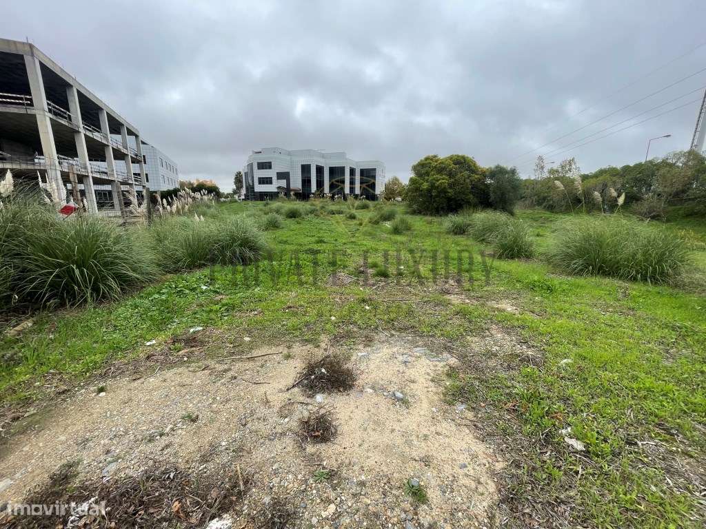 Terreno para construção de edifício com 5932m2 - Grande imagem: 3/15