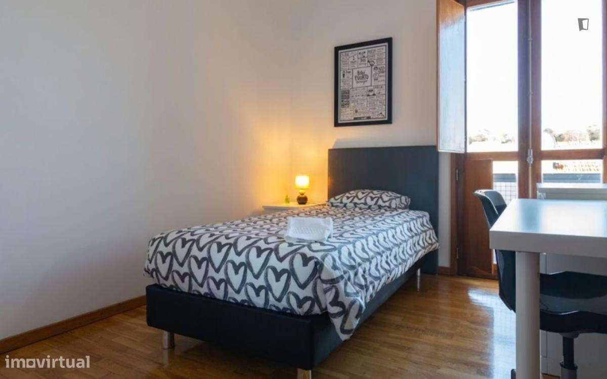 Quarto - localizado em Massarelos Porto - Grande imagem: 2/10
