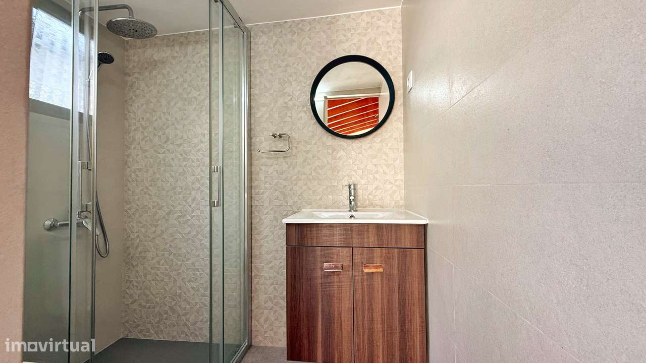 Moradia IsoladaT1+1 Totalmente Remodelada -Charneca da Caparica-29