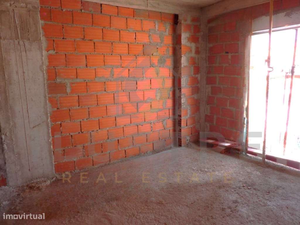 Moradia T3 em construção com logradouro e garagem em Sesimbra-22