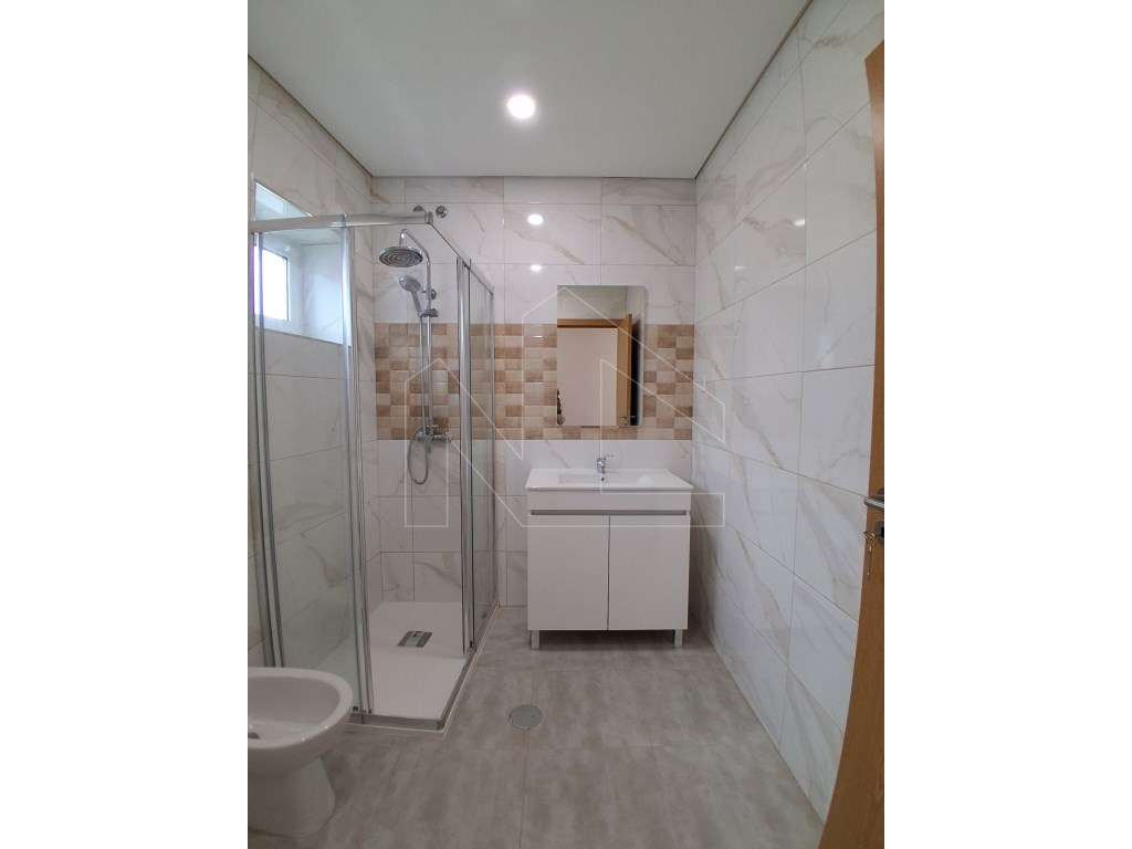 Moradia T2+1 Isolada e Térrea - Renovada em Estarreja-14