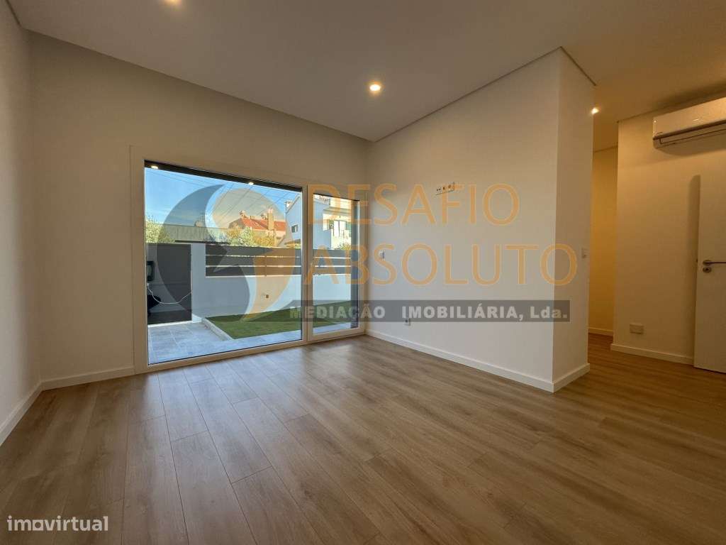 Moradia Geminada Duplex T3. Redondos, Fernão Ferro-26