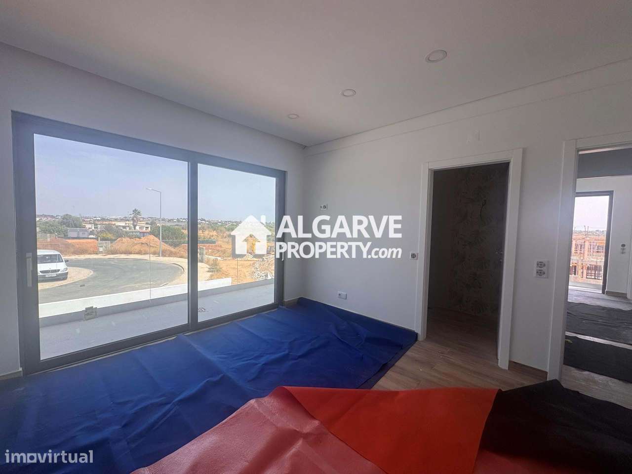 Moradia de Luxo T4 com Piscina e Vista Mar na Guia, Algarve-14