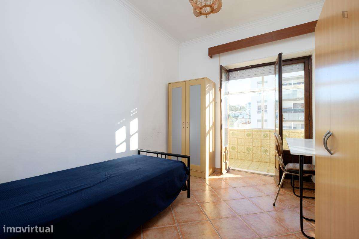 Quarto - localizado em Arregaça Coimbra - Grande imagem: 4/10
