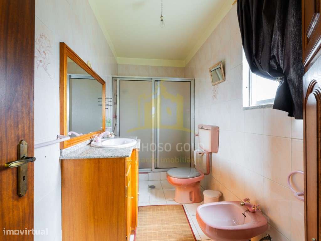 Moradia T6 em Lanhoso - Espaço, Conforto e Versatilidade-7