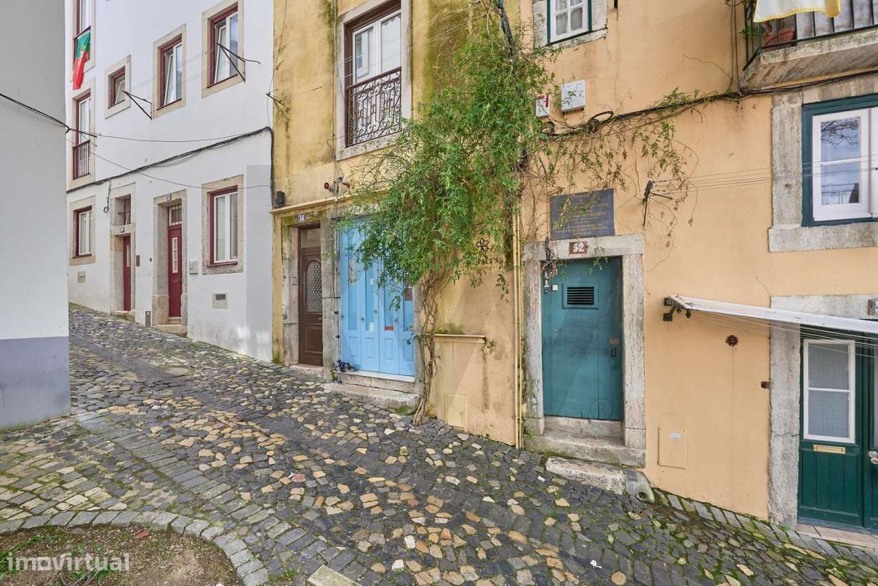 APARTAMENTO RENOVADO T1+1 JUNTO AO CASTELO SÃO JORGE-31