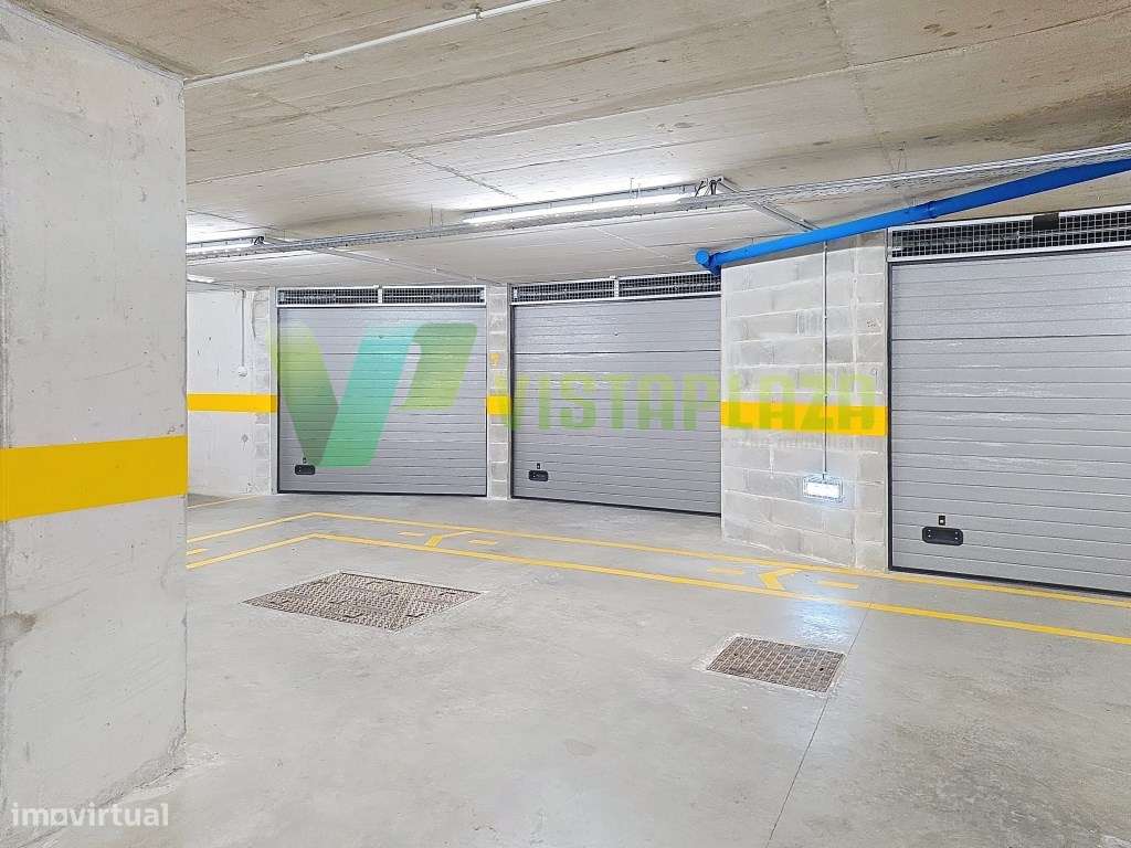 Apartamento Duplex com Terraço e Vista Panorâmica, piscina e garage...-25