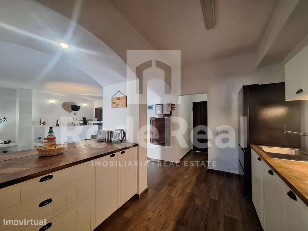 Moradia T3 + 1 com Boas Áreas em Lote de 300 m² - Centro de Albufeira-45