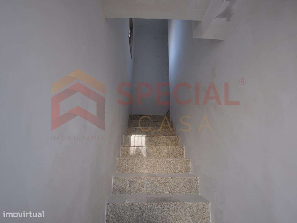 Moradia + Armazém no Centro de Avintes - Grande imagem: 5/25