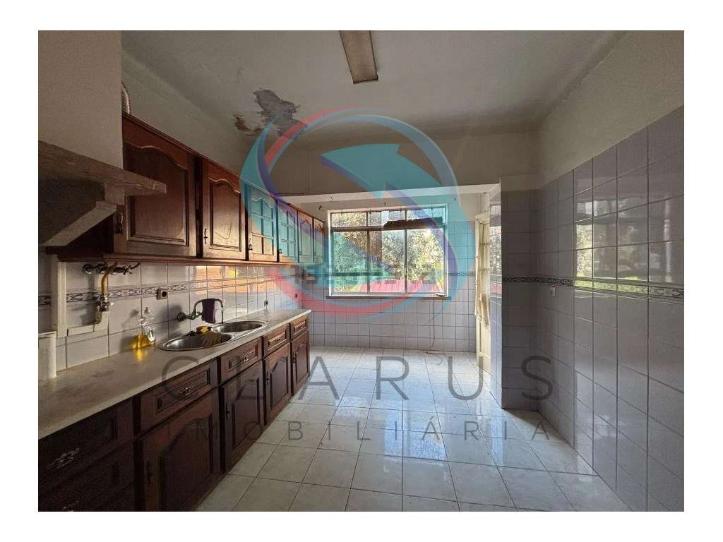 APARTAMENTO T2 EM REMODELAÇÃO TOTAL - TORRE DA MARINHA-5