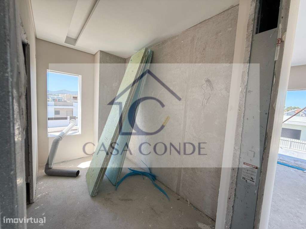 Moradia T4 Isolada Duplex em Azeitão com Piscina e Excelentes Acaba...-14