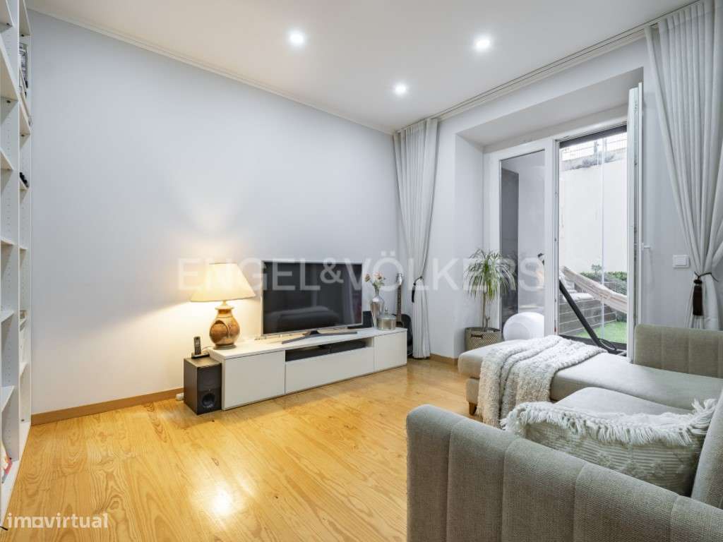 T4 remodelado com terraço e jardim Anjos / Arroios-12