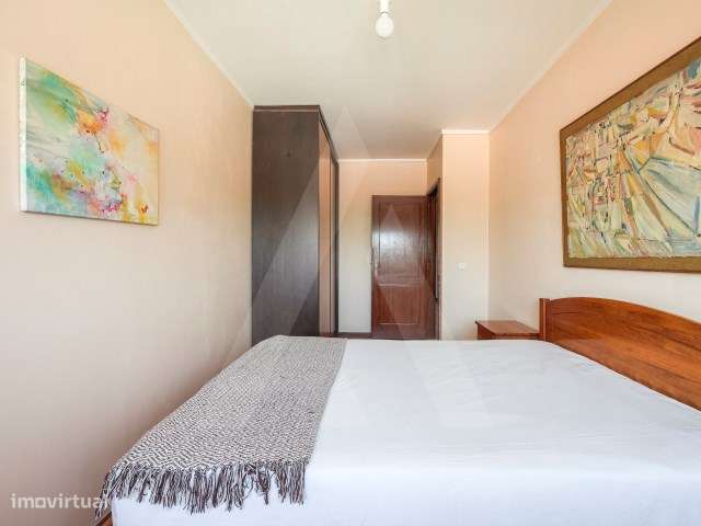 Apartamento T1+1 com arrumos e lugar de garagem em Mafamude!-13