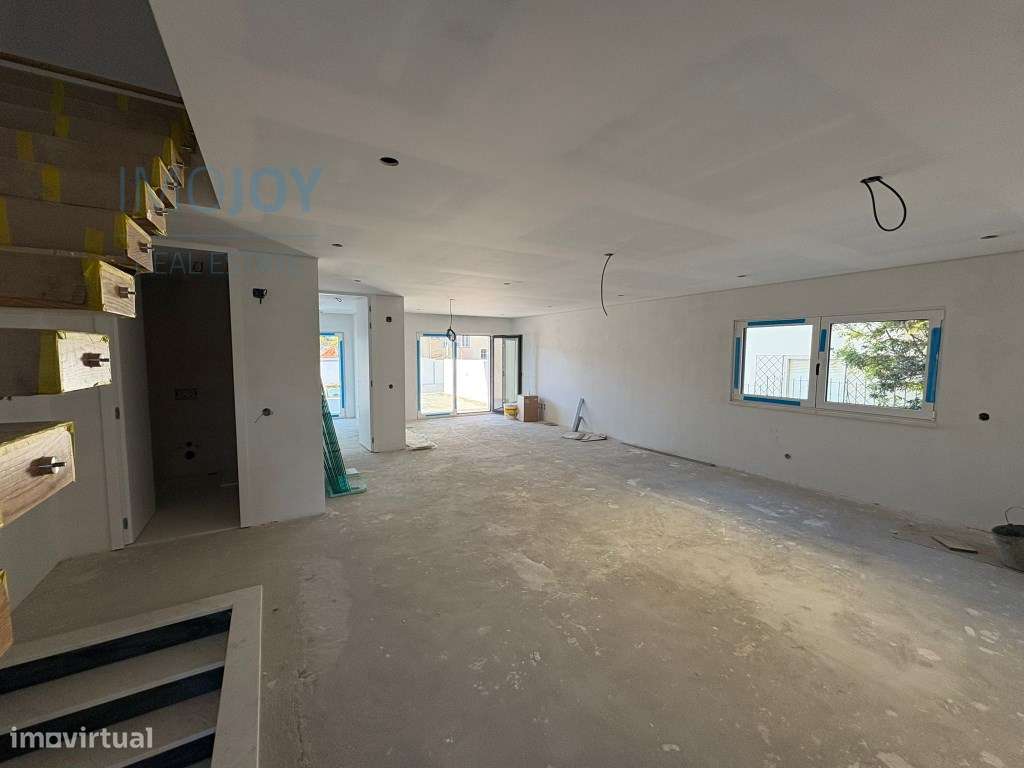 Moradia T4 + 1 com Jardim e Piscina em São Pedro do Estoril - Grande imagem: 2/91