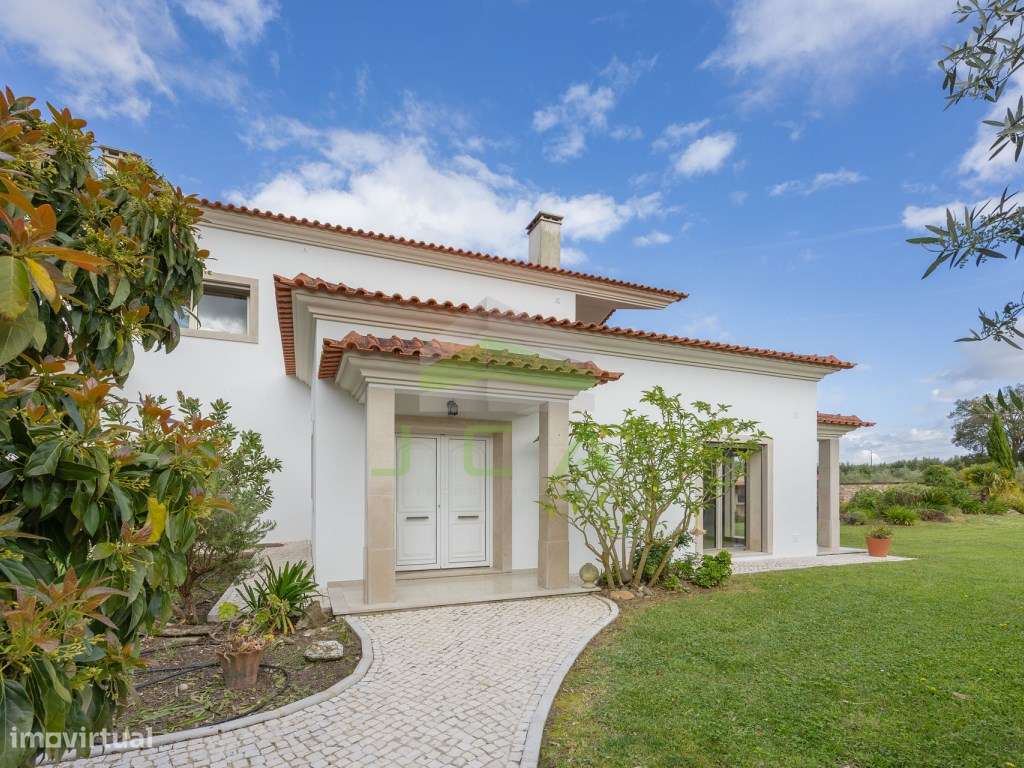 Moradia com terreno e piscina a 3km da Batalha-3