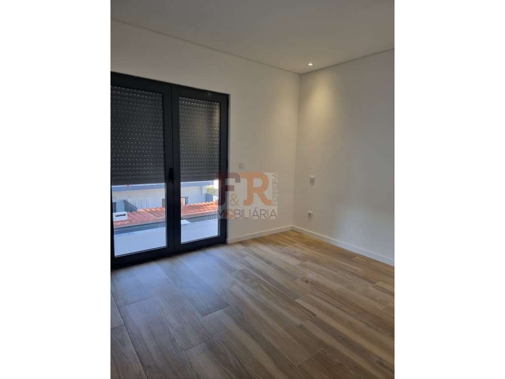 Moradia Geminada T3 com garagem e Terraço Quinta do Conde Sesimbra-23