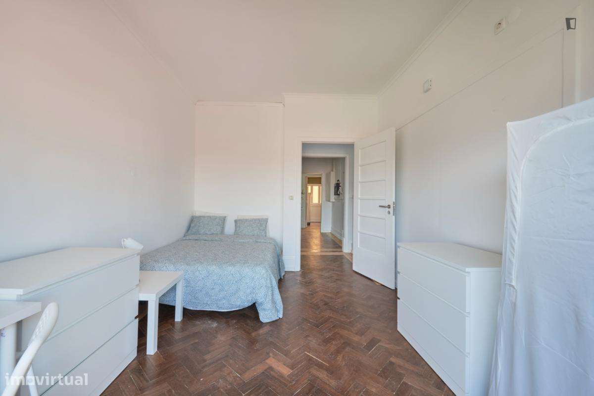 Quarto - localizado em Marquês de Pombal Lisbon - Grande imagem: 5/7