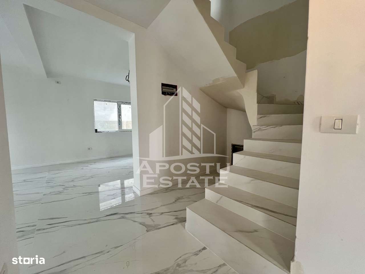 Duplex despartit prin camera tehnica, langa scoala, aproape de asfalt. - Imagine principală: 2/20