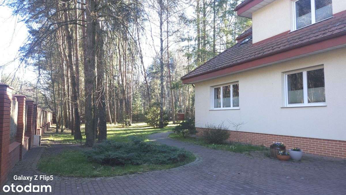 Przestronny dom Konstancin starodrzew-11