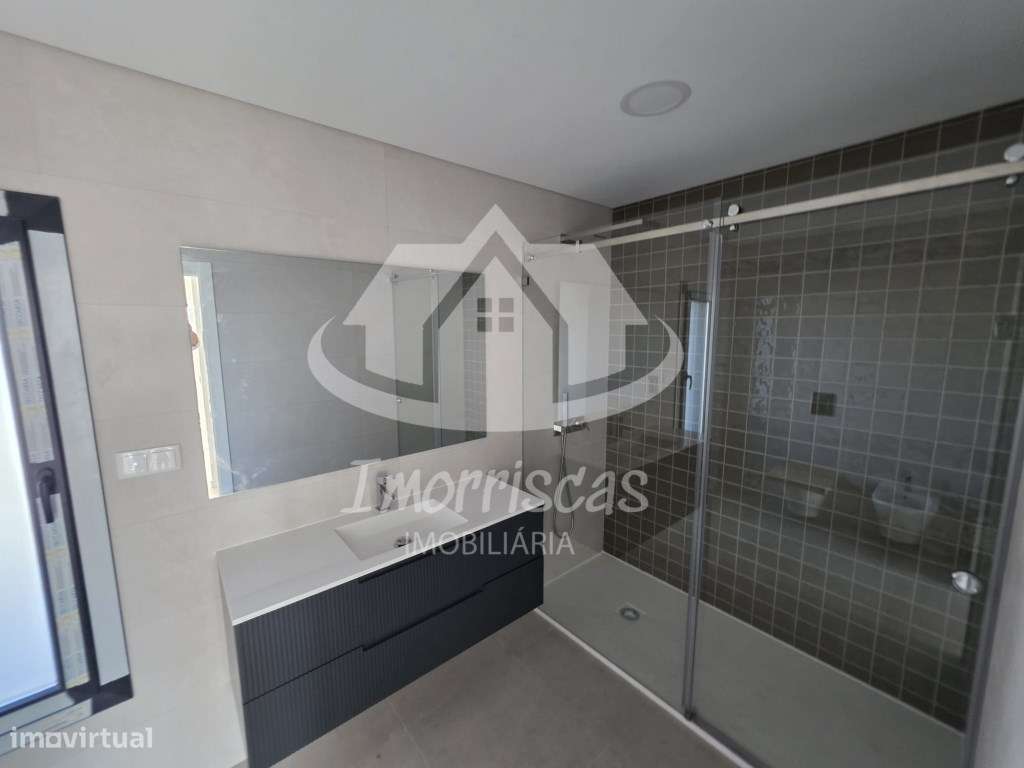 Moradia T3+1 na Portela de Azóia, em Santa Iria de Azóia-26