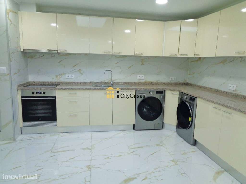 Moradia T5 Renovada | Porto - Grande imagem: 2/35