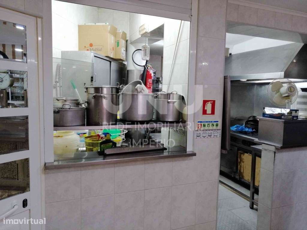 Restaurante totalmente equipado na Damaia de Cima-12